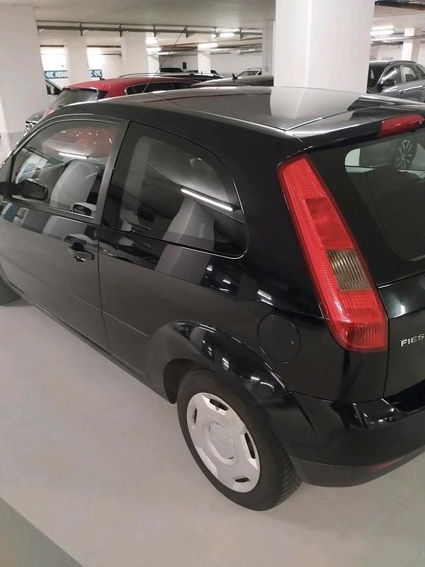 Gebraucht Ford Fiesta 60 PS (44 kW) 2004 Blau Kleinwagen