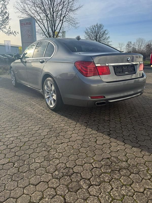 Gebraucht BMW 740 306 PS (225 kW) 2010 Grau Limousine