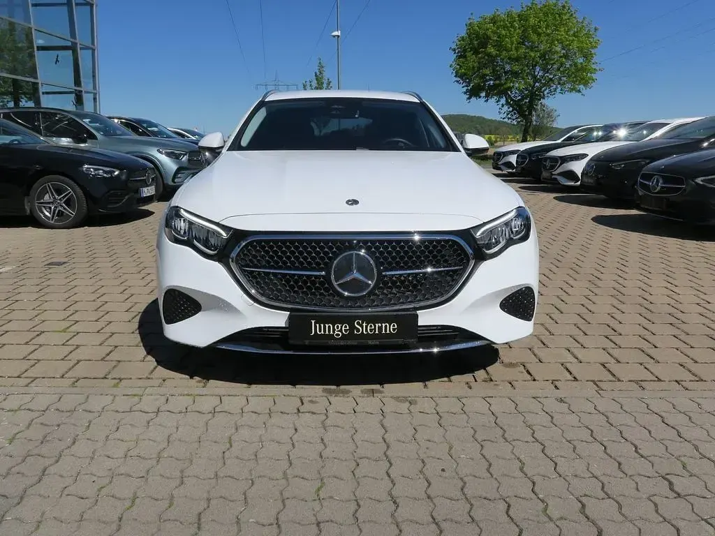 Gebraucht Mercedes E300 Advanced 313 PS (230 kW) 2025 Weiß Limousine