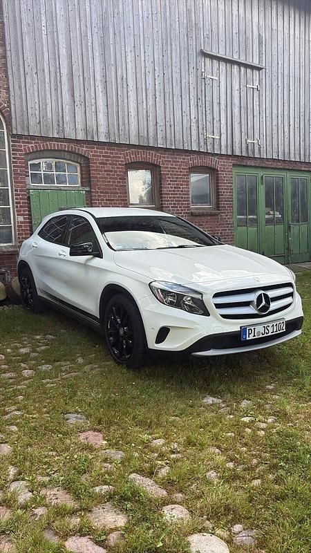 Gebraucht Mercedes GLA220 170 PS (125 kW) 2014 Weiß SUV