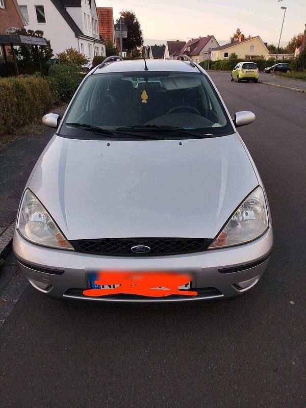 Silber Gebraucht 2004 Ford Focus Kombi | 699 € (Guter Preis) - Bild 1/4