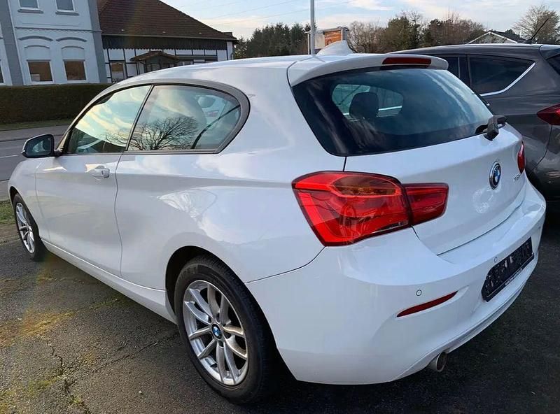 Gebraucht BMW 116 Advantage 116 PS (85 kW) 2016 Alpinweiss 3 Kleinwagen