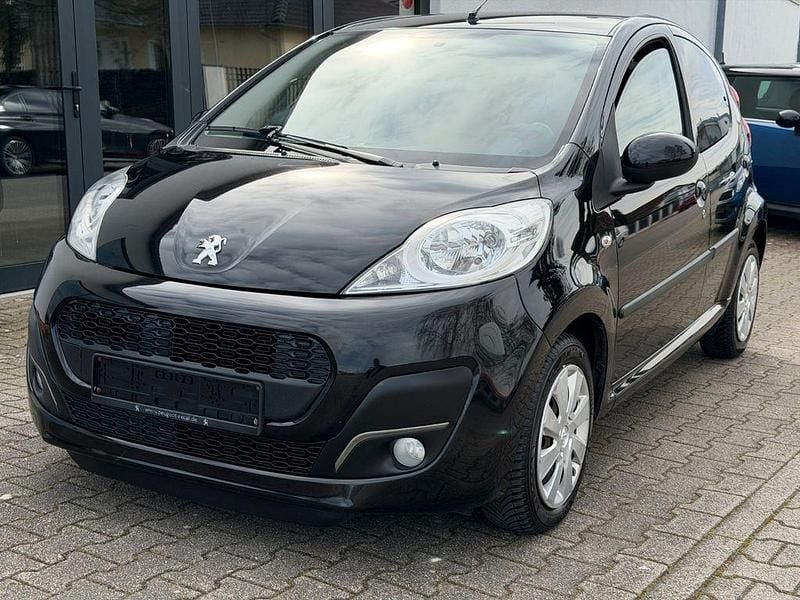 Gebraucht Peugeot 107 Active 68 PS (50 kW) 2012 Schwarz Kleinwagen