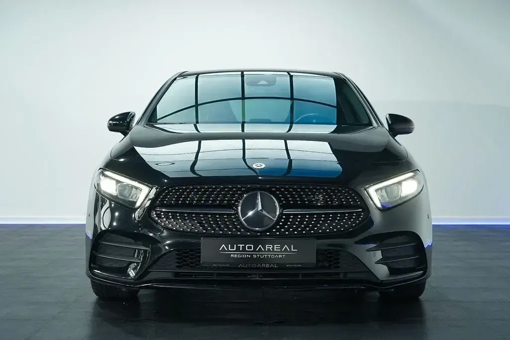 Gebraucht Mercedes A180 116 PS (85 kW) 2022 Schwarz Limousine