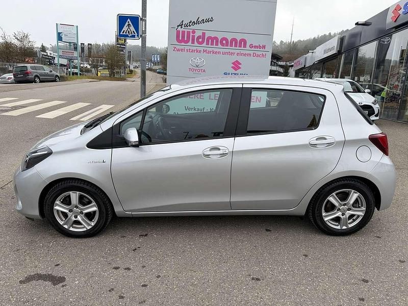 Gebraucht Toyota Yaris Hybrid Comfort 101 PS (74 kW) 2015 Silber Kleinwagen