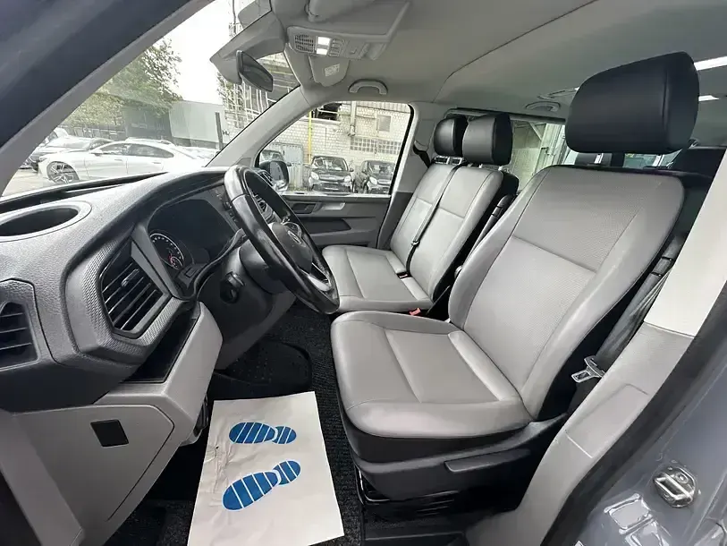 Gebraucht VW Caravelle Trendline 150 PS (110 kW) 2020 Grau Van
