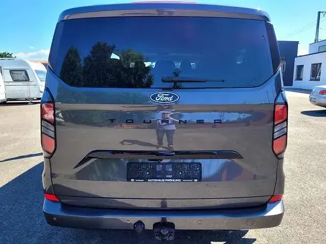 Gebraucht Ford Tourneo Custom Titanium 136 PS (100 kW) 2025 Van
