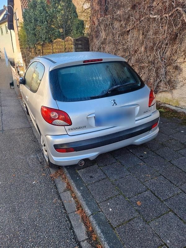 Gebraucht Peugeot 206+ 75 PS (55 kW) 2010 Silber Kleinwagen