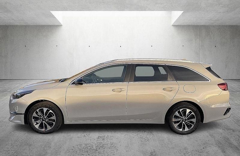 Neu Kia Ceed 120 PS (88 kW) 2025 Grau Kleinwagen