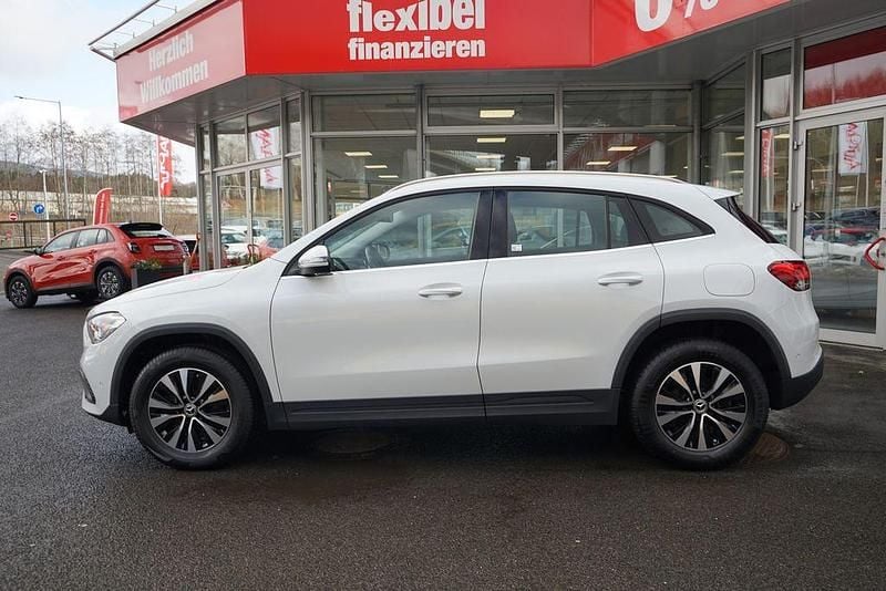 Gebraucht Mercedes GLA200 Style 163 PS (119 kW) 2022 Weiß SUV