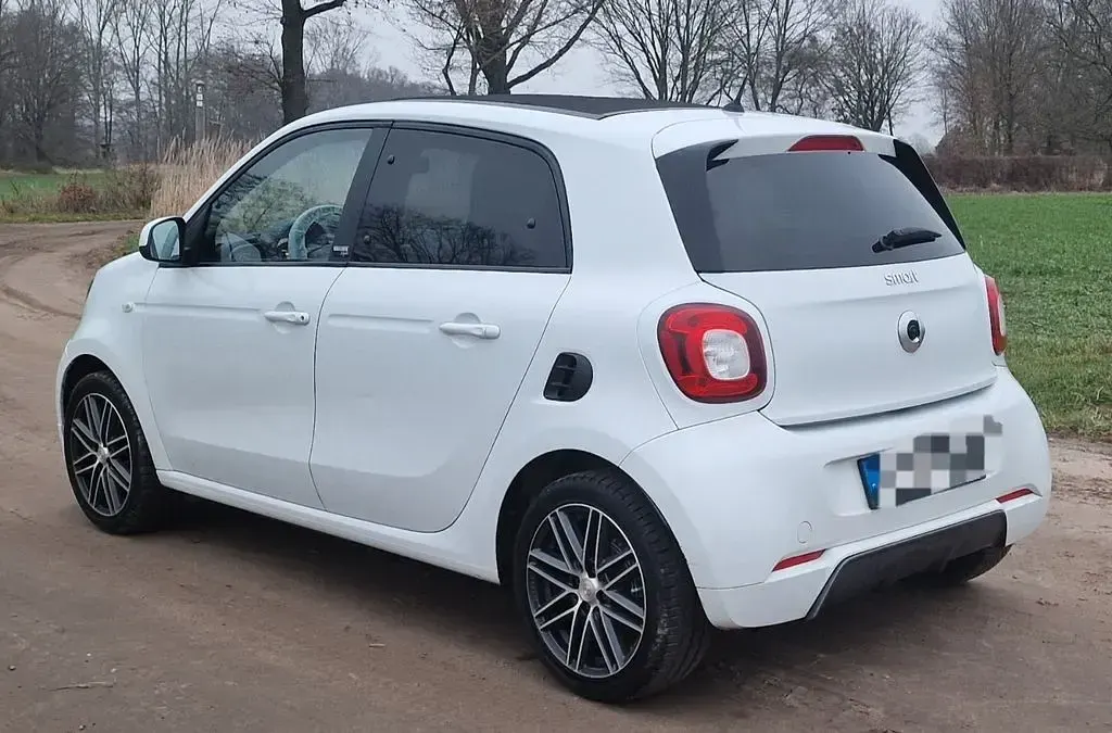 Używany Smart ForFour Brabus 90 KM (66 kW) 2019 Biały Hatchback