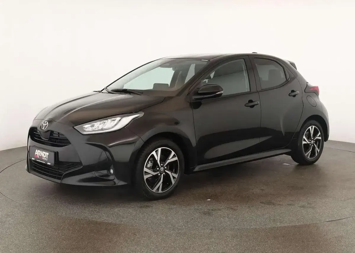 Gebraucht Toyota Yaris Hybrid 116 PS (85 kW) 2025 Mysticschwarz Limousine