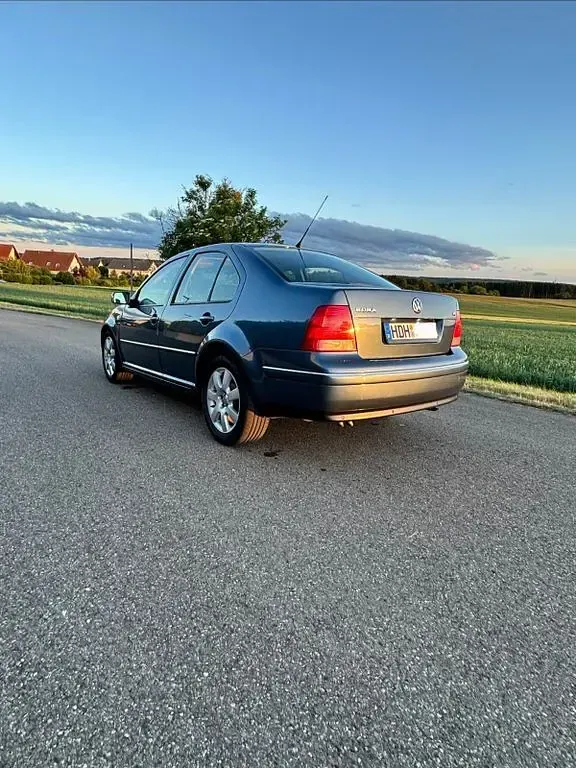 Gebraucht VW Bora Pacific 105 PS (77 kW) 2003 Blau Limousine