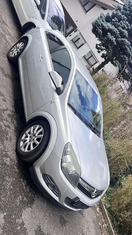 Gebraucht Opel Astra GTC Edition 90 PS (66 kW) 2010 Silber Limousine