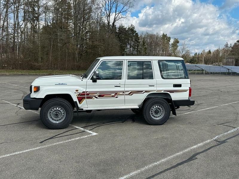 Neu Toyota Land Cruiser 228 PS (167 kW) 2026 Weiß SUV