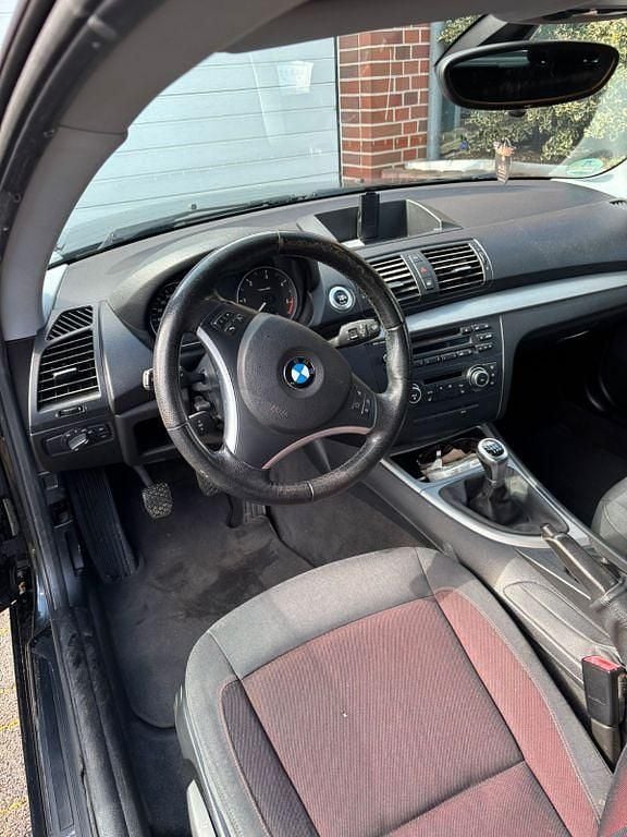 Gebraucht BMW 118 143 PS (105 kW) 2009 Schwarz Kleinwagen