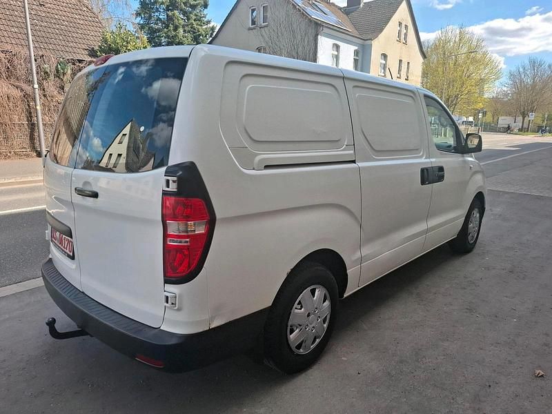 Gebraucht Hyundai H-1 110 PS (80 kW) 2011 Weiß Van / Kleinbus
