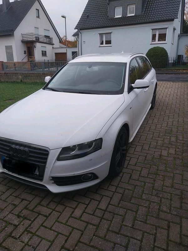 Weiß Gebraucht 2011 Audi A4 S-Line Kombi | 4.600 € (Guter Preis) - Bild 1/4