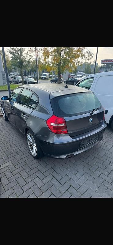 Grau Gebraucht 2007 BMW 116 M Sport Kleinwagen | 2.400 € (Superpreis) - Bild 1/4