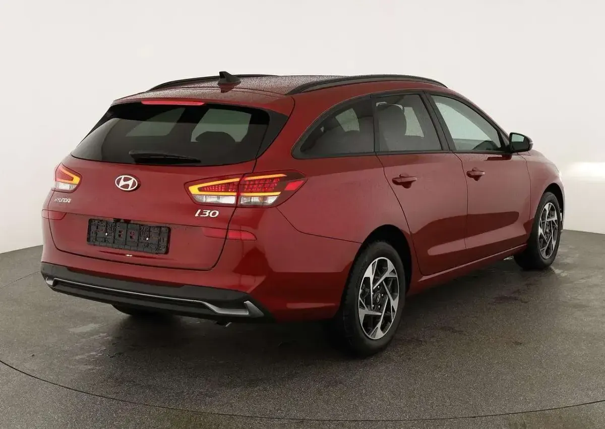 Neu Hyundai i30 150 PS (110 kW) 2026 Ultimate red metallic Kombi