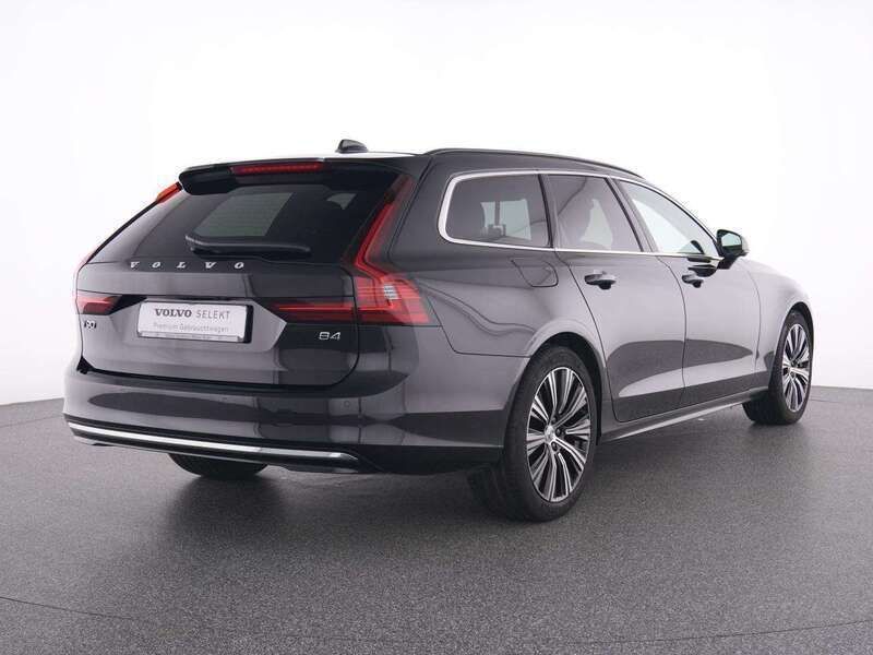 Gebraucht Volvo V90 Core 196 PS (144 kW) 2023 Schwarz onyx black / metallic Kombi
