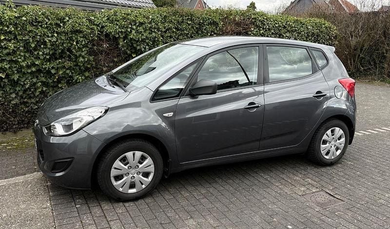 Gebraucht Hyundai ix20 Classic 90 PS (66 kW) 2011 Grau Kleinwagen