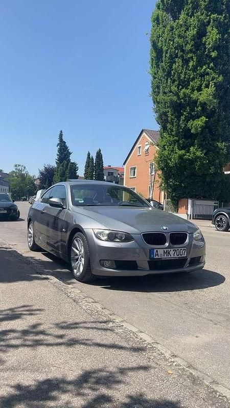 Gebraucht BMW 320 177 PS (130 kW) 2010 Grau Coupé