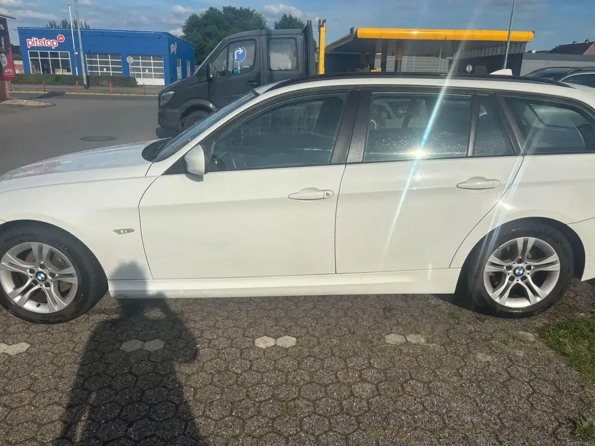 Gebraucht BMW 316 116 PS (85 kW) 2010 Schwarz Kombi