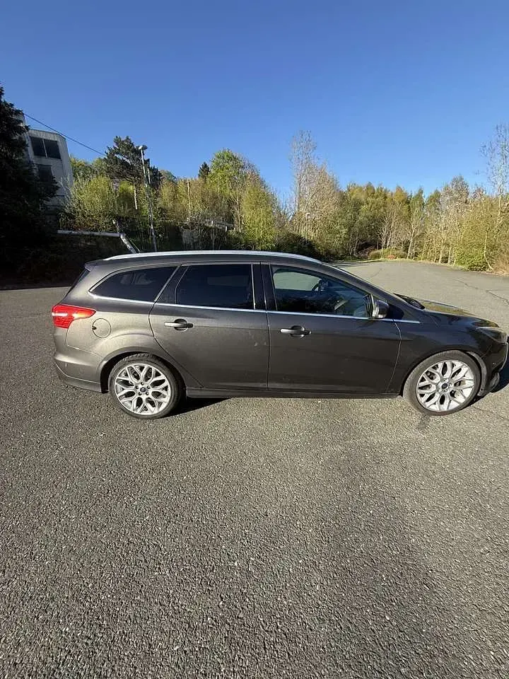 Gebraucht Ford Focus Titanium 150 PS (110 kW) 2015 Grau Kombi