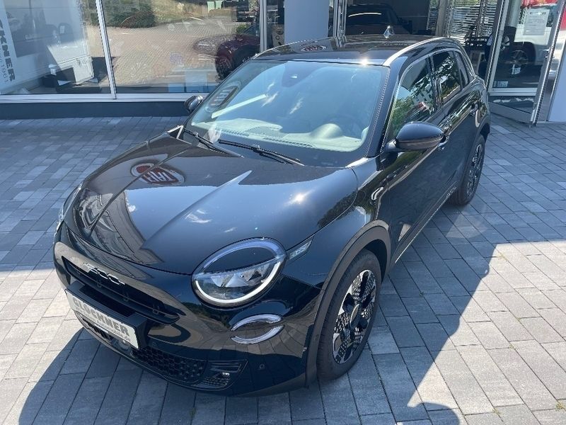 Gebraucht Fiat 600 La Prima 101 PS (74 kW) 2024 Schwarz Limousine