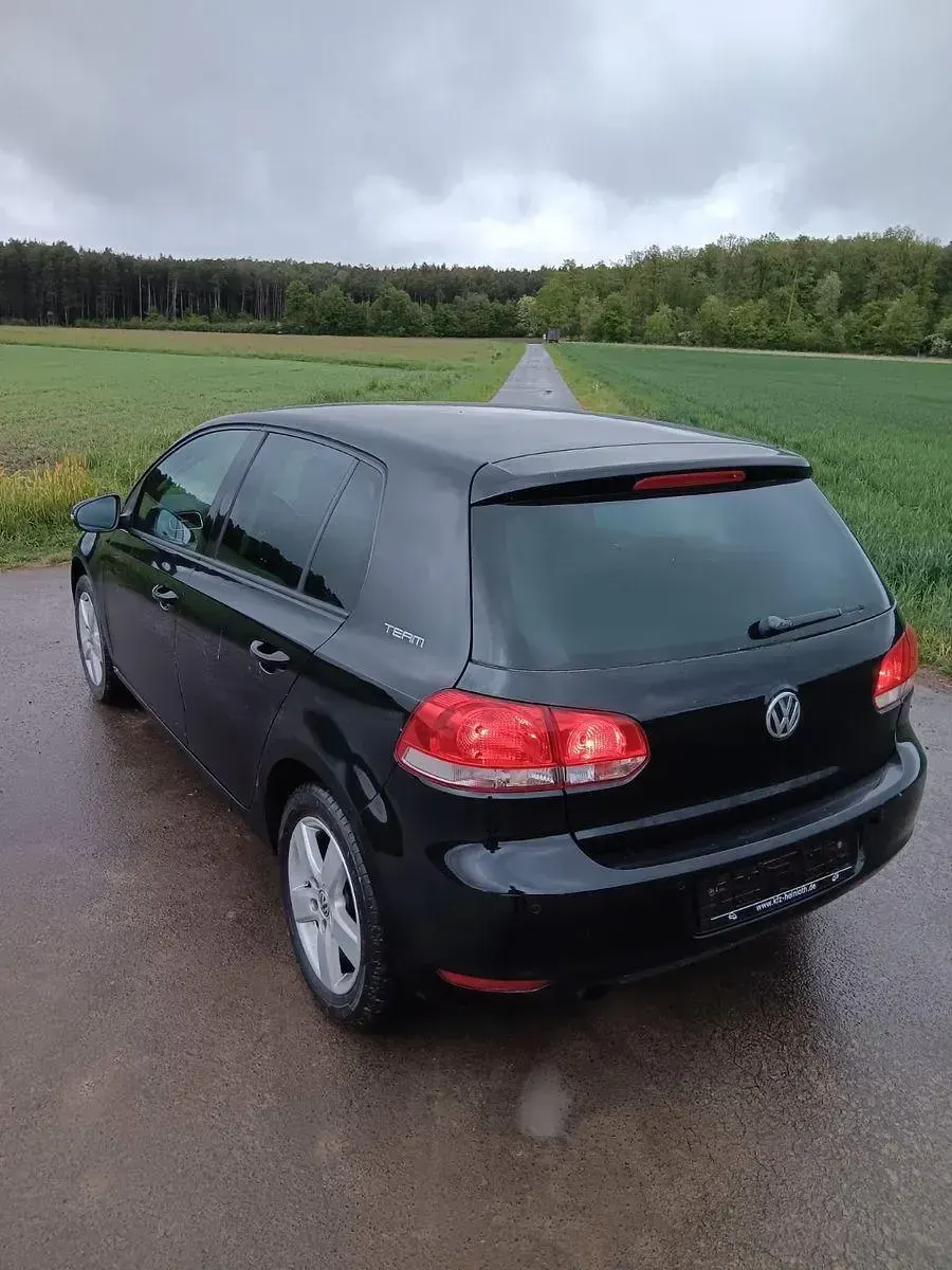 Gebraucht VW Golf VI Team 105 PS (77 kW) 2011 Schwarz Kleinwagen