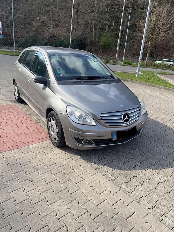 Gebraucht Mercedes B180 110 PS (80 kW) 2005 Silber Van / Kleinbus