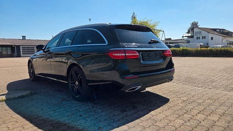 Second-hand Mercedes E300 194 CP (142 kW) 2020 Negru Break