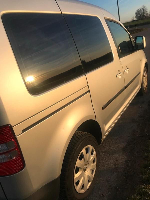 Gebraucht VW Caddy 105 PS (77 kW) 2011 Silber Van / Kleinbus