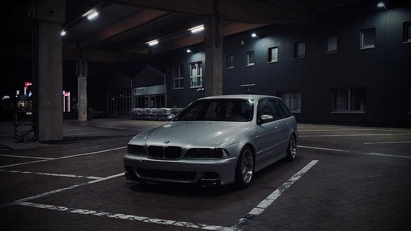 Silber Gebraucht 2000 BMW 528 M Sport Kombi | 6.999 € (Etwas zu teuer) - Bild 1/4