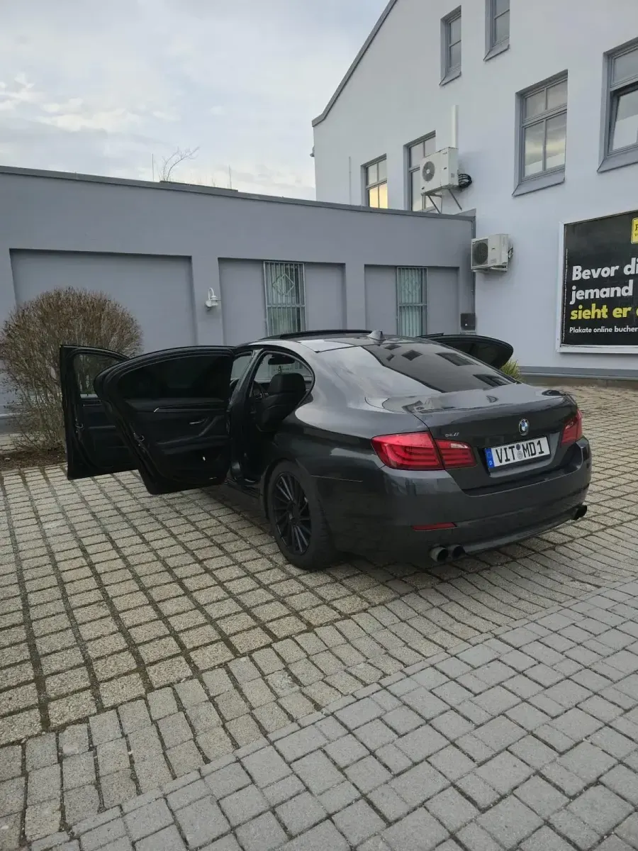Gebraucht BMW 530 320 PS (235 kW) 2012 Schwarz Limousine