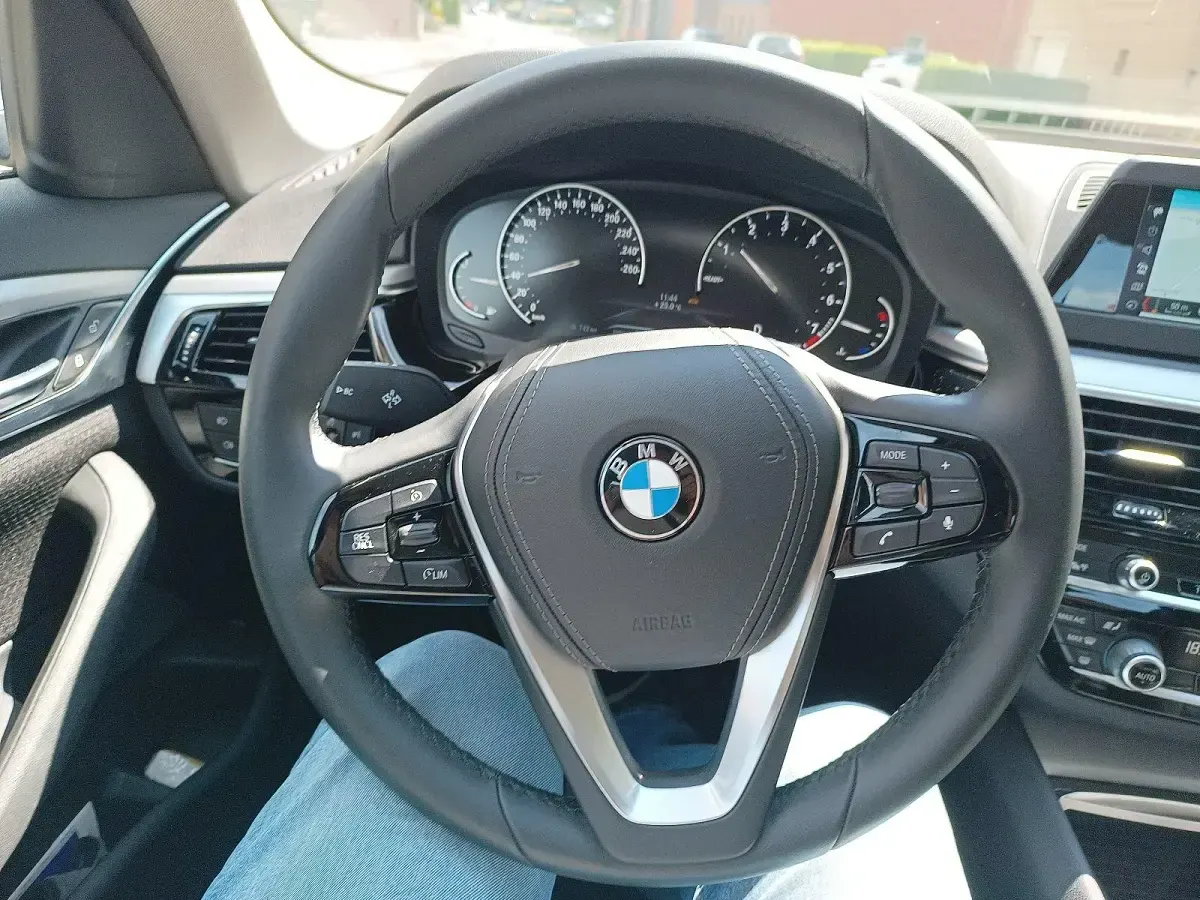 Gebraucht BMW 520 184 PS (135 kW) 2018 Silber Limousine