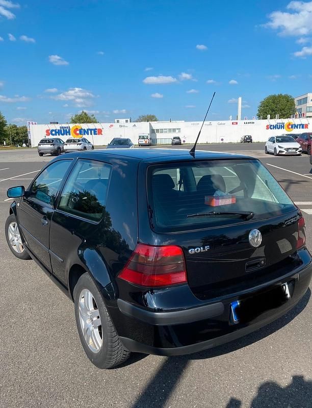 Gebraucht VW Golf IV 70 PS (51 kW) 2002 Schwarz Kleinwagen