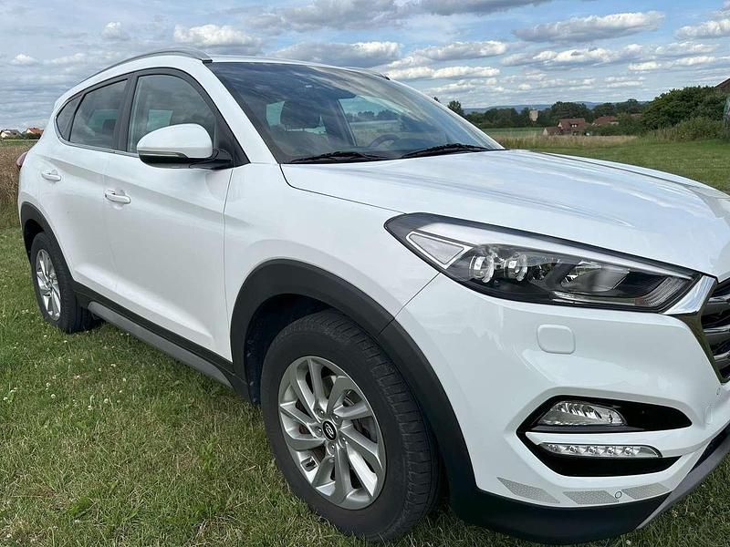 Weiß Gebraucht 2016 Hyundai Tucson Style SUV | 11.500 € (Superpreis) - Bild 1/4