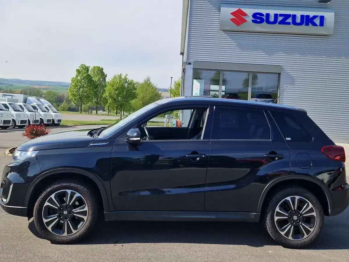Gebraucht Suzuki Vitara Comfort+ 129 PS (94 kW) 2021 Cosmic black pearl SUV