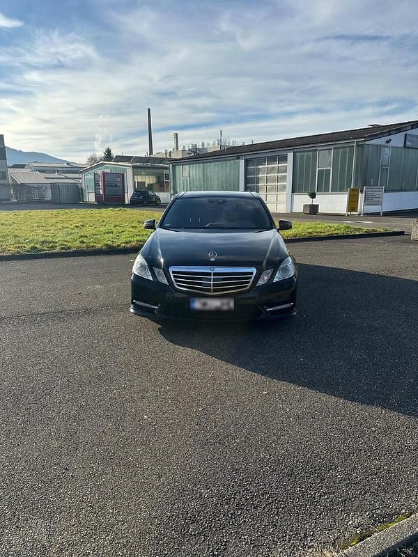 Gebraucht Mercedes E500 408 PS (300 kW) 2012 Schwarz Limousine