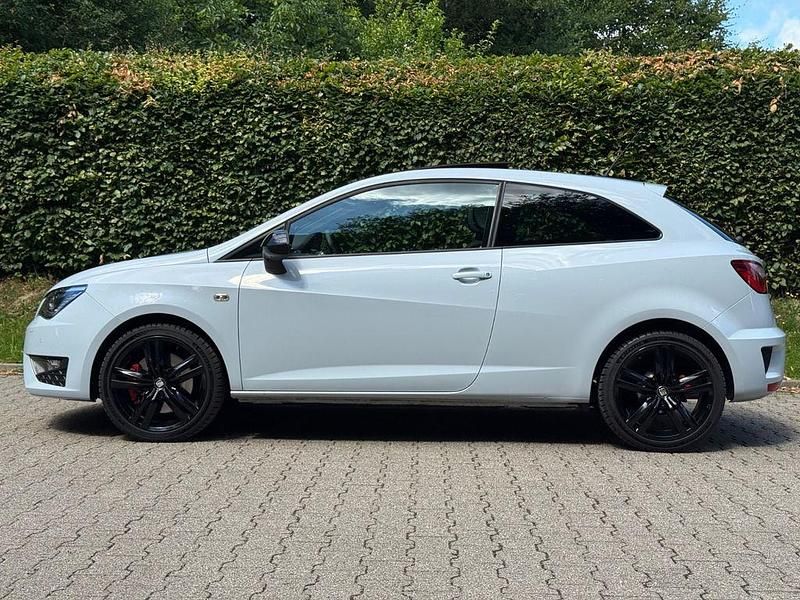 Weiß Gebraucht 2016 Cupra Ibiza Kleinwagen | 15.500 € (Fairer Preis) - Bild 1/4