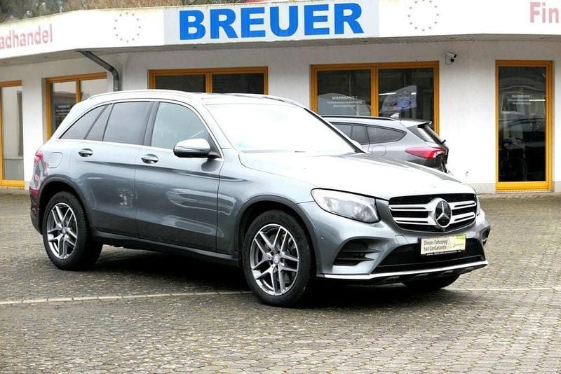 Grau Gebraucht 2016 Mercedes GLC250 AMG SUV | 27.850 € (Guter Preis) - Bild 1/4