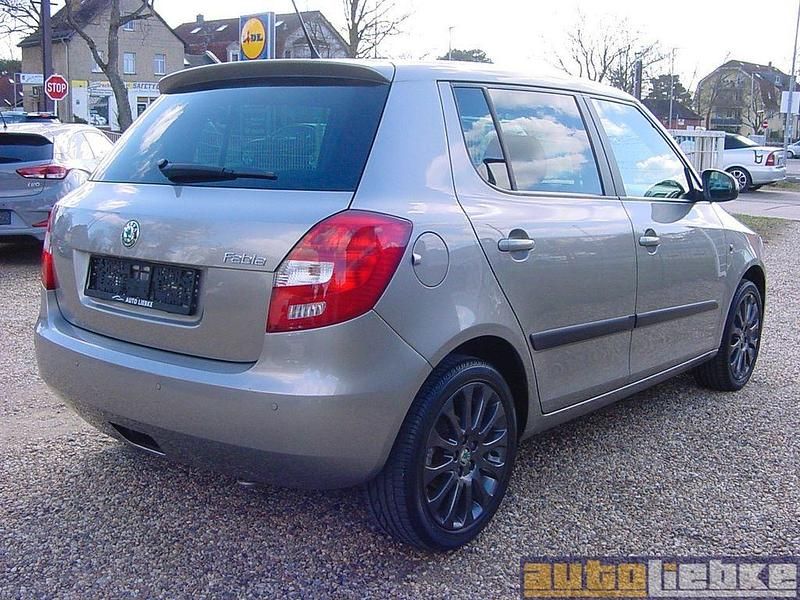 Gebraucht Skoda Fabia Style 86 PS (63 kW) 2012 Cappuccinobeigemetallic Limousine