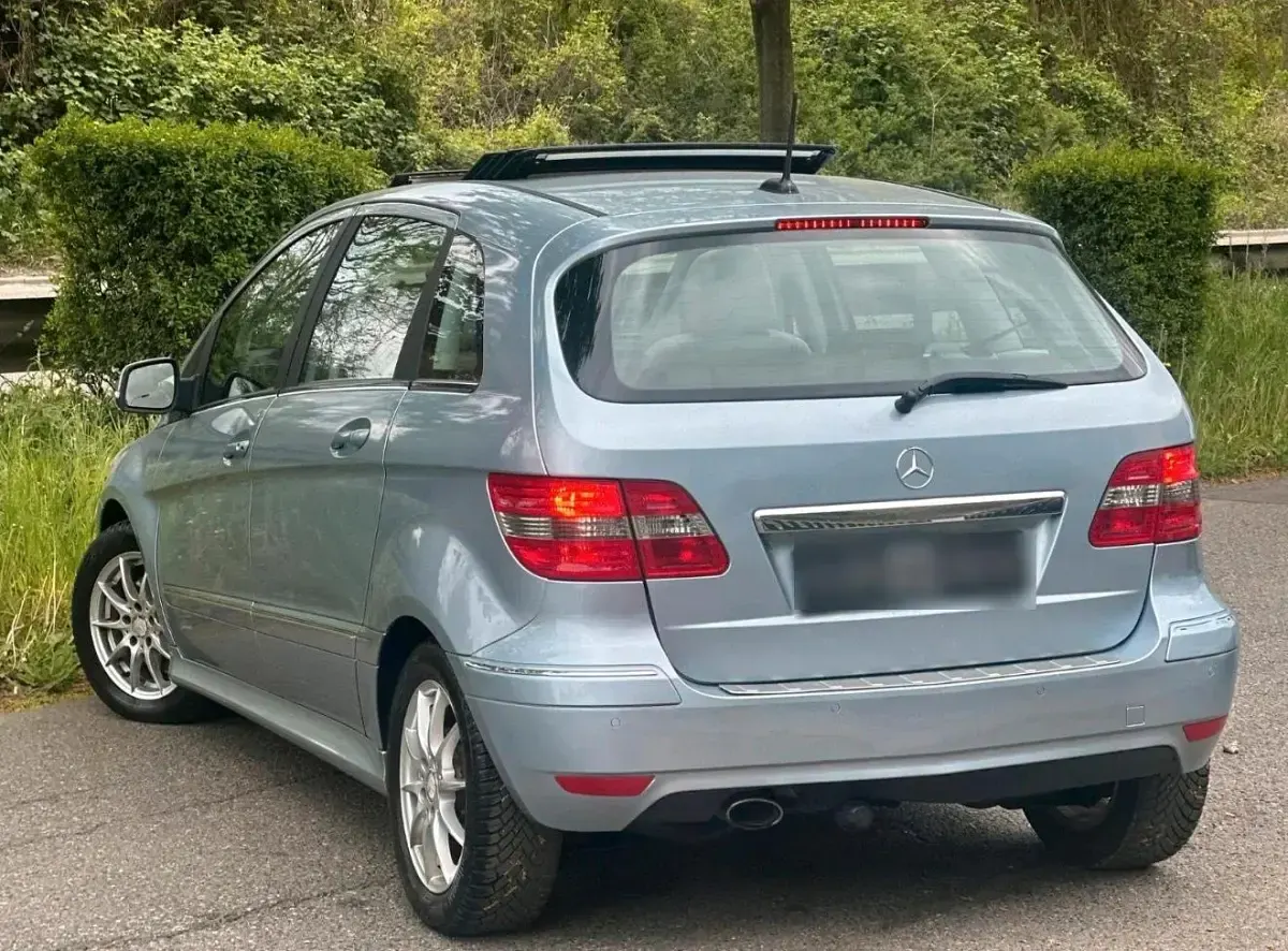 Gebraucht Mercedes B200 140 PS (102 kW) 2010 Blau Van / Kleinbus