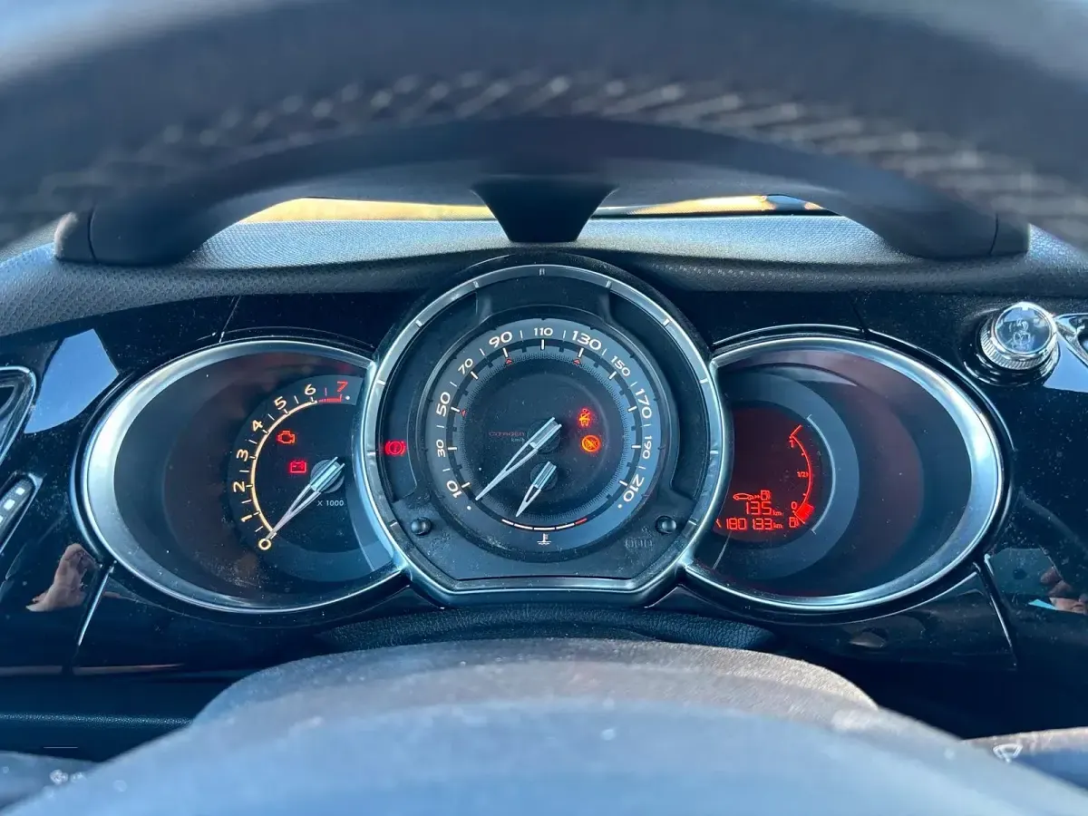 Gebraucht Citroën DS3 120 PS (88 kW) 2011 Grau Kleinwagen