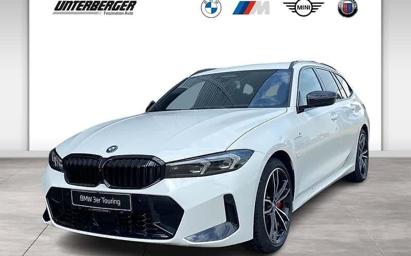 Weiß Gebraucht 2024 BMW 330e M Sport Kombi | 61.980 € - Bild 1/4
