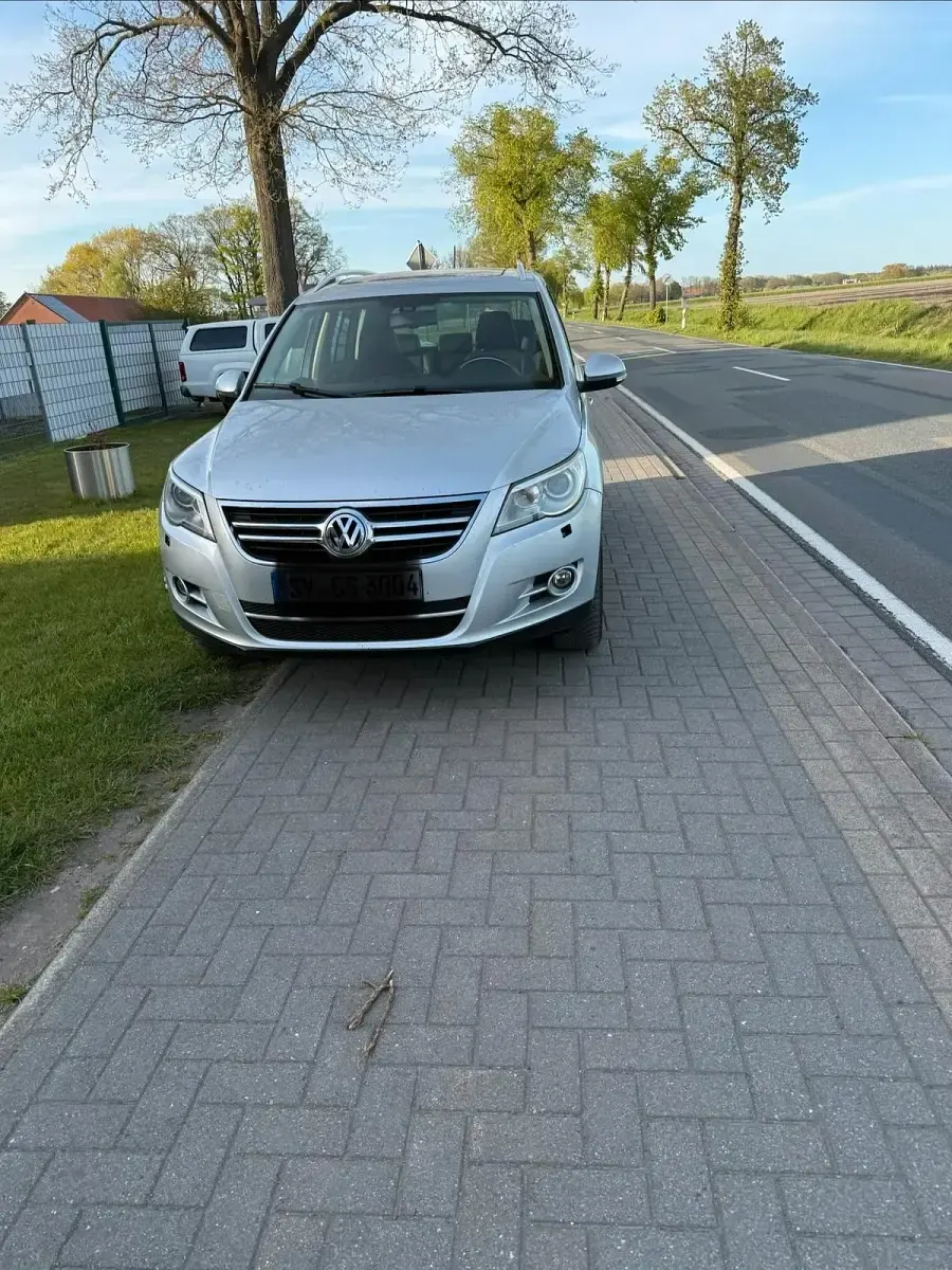 Gebraucht VW Tiguan 200 PS (147 kW) 2009 Silber SUV