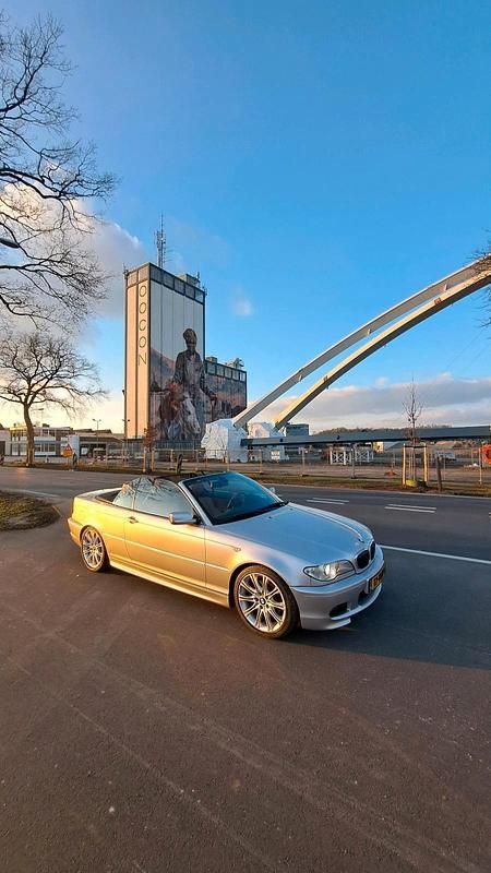 Silber Gebraucht 2025 BMW 330 M Sport Cabrio | 17.750 € - Bild 1/4