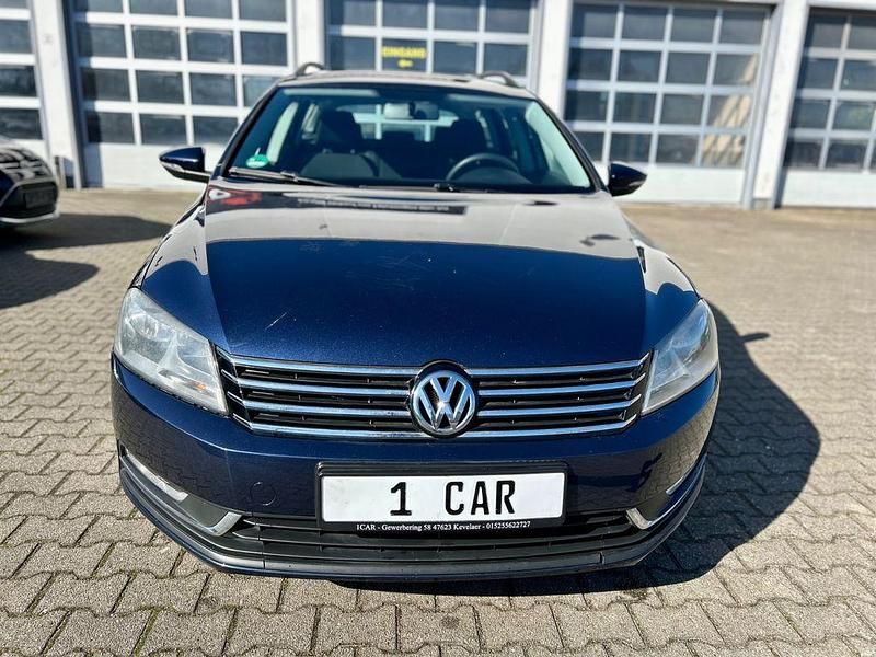 Gebraucht VW Passat 122 PS (89 kW) 2011 Blau Kombi